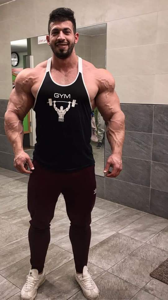 robsonbong's tweet photo. wow the best #men #bodybuilder #body #transform https://t.co/kAk697m0BE