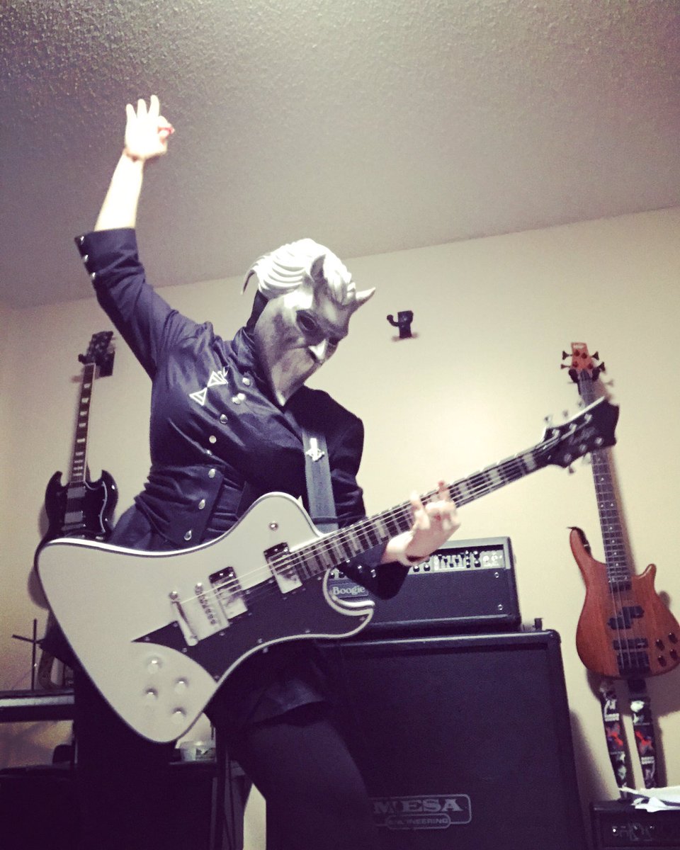Krizzta's tweet photo. Ghouling up!๐ค๐ป๐ค๐ป
@thebandghost @SisterImperator #ghostbc #thebandghost #ghostband #grucifix #namelessghoul #namelessghoulette #ghoulette #ghoulettes #meliora #hagstromfantomen #hagstrom #fantomen https://t.co/hkH2gOj6KT