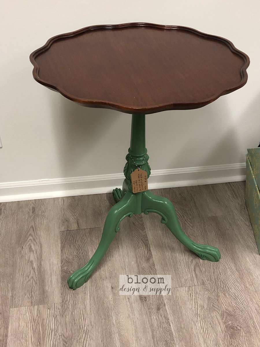 Redesigned pie crust side table with its legs chalk painted with Magnolia Green.  Dimensions:  21.5 x 21.5 x 26.5.  $48
#bloomdesignandsupply #repurposeredesignrelove #noblesvilleindiana @loganvillagemall #redesignedfurniture #magnolia #magnoliahome #chalkpaint #magnoliagreen