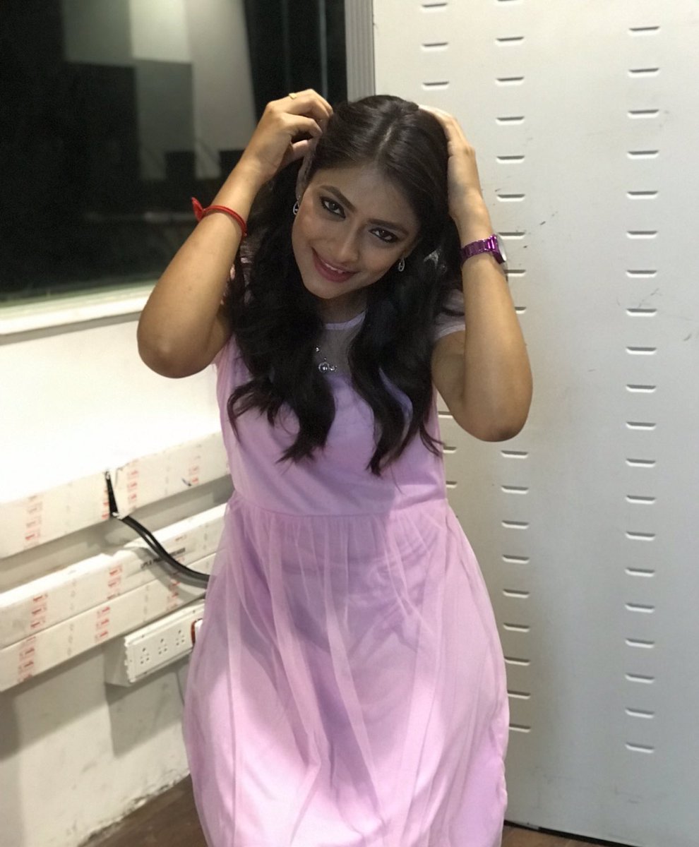 Sastika_R's tweet photo. Meet you on #HitList today at 6pm on @SunMusic ♥️💛🥰 

Have a Rollercoaster 🎢 Week all of you! 

#VjSastika #SunMusic #Sastika https://t.co/uGIyFqSZoe