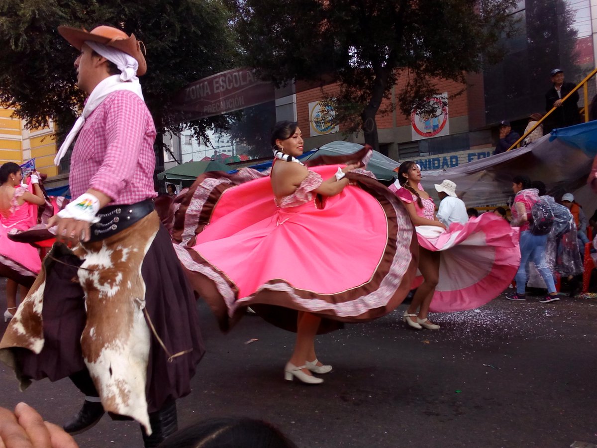 Koala_Clash's tweet photo. Más carnaval Boliviano

#lapaz
#fotografia
#carnaval https://t.co/iVOgNfdyzQ