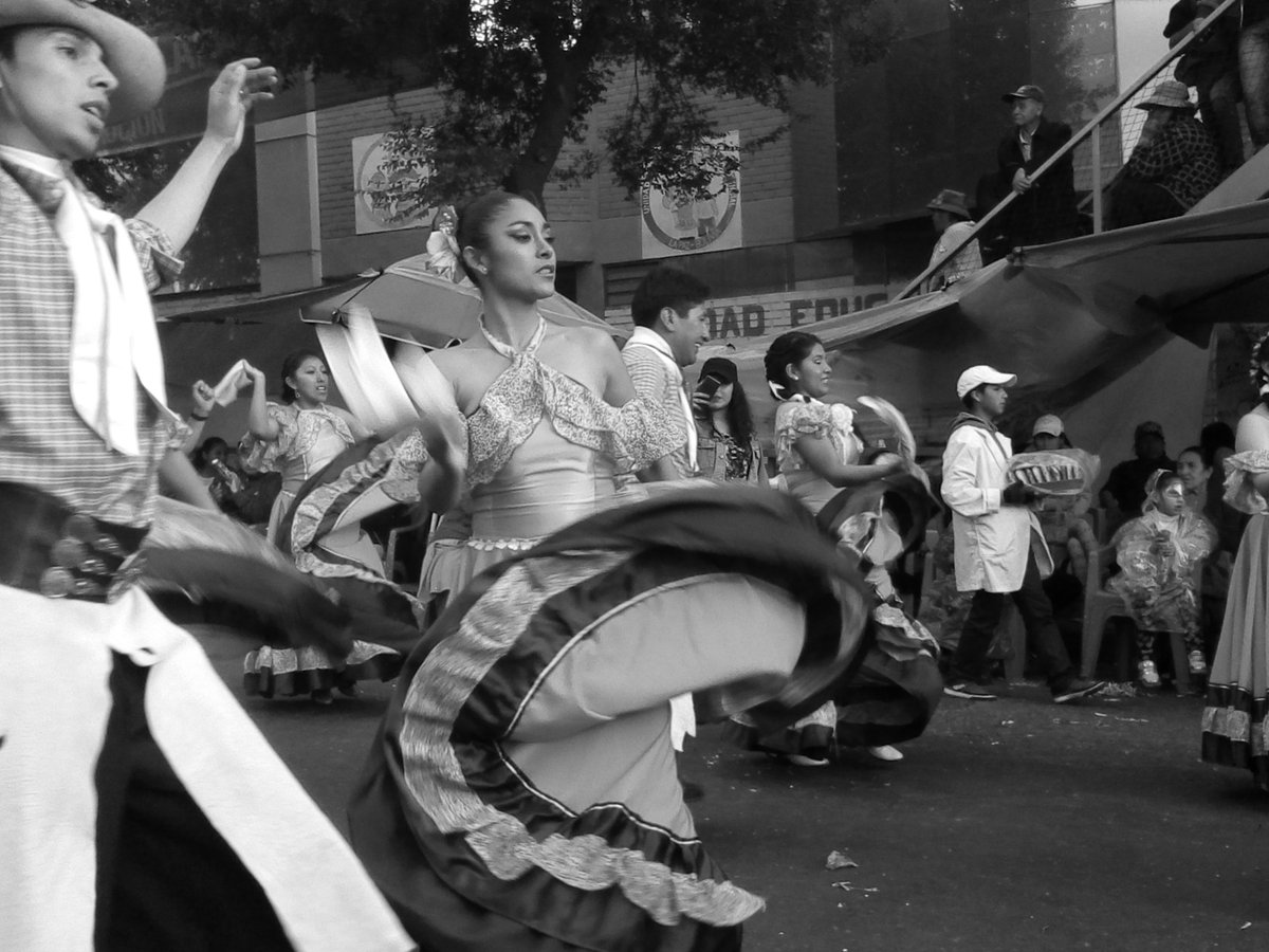 Koala_Clash's tweet photo. Más carnaval Boliviano

#lapaz
#fotografia
#carnaval https://t.co/iVOgNfdyzQ