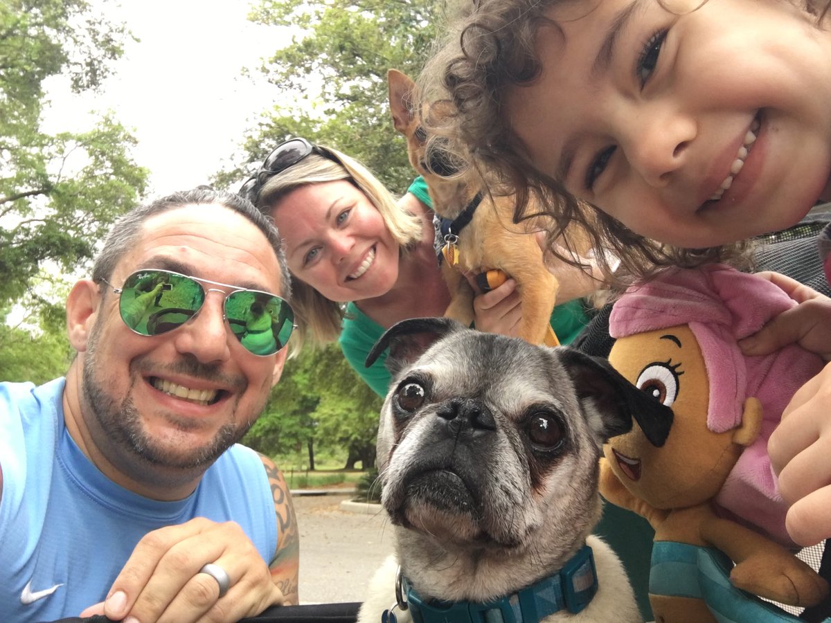 MJTorres1230's tweet photo. #pugs #pugcrawl #teambeefy https://t.co/67A2oy3qU0
