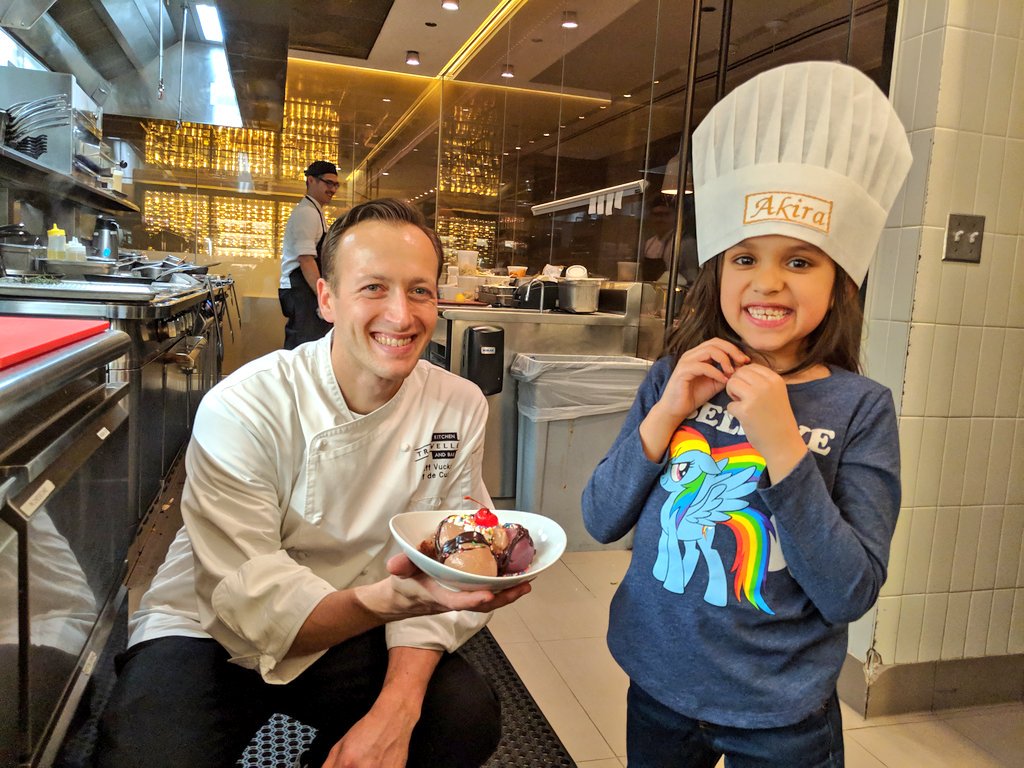 YashYanthi's tweet photo. You know what's amazing? @chicheffrey inviting Little Monkey into the kitchen to make her own dessert! Thank you @TravelleChicago &amp; @LanghamChicago for an awesome stay #MurphysDoChicago #GiftedExperience https://t.co/TOjFehBE9G