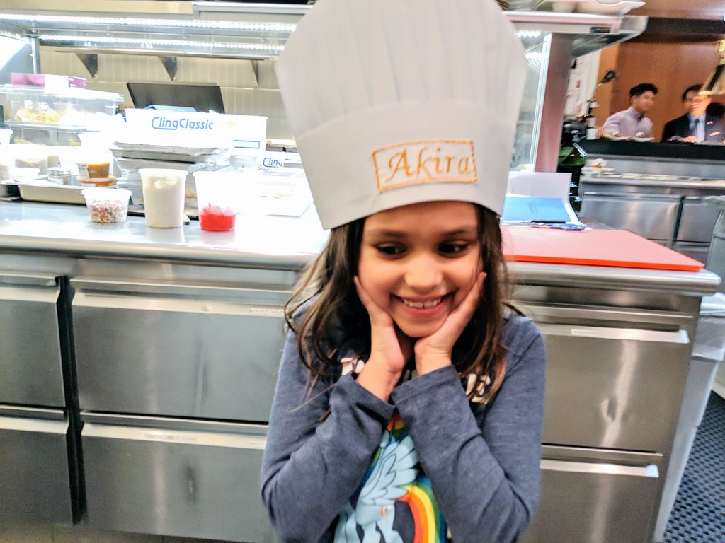 YashYanthi's tweet photo. You know what's amazing? @chicheffrey inviting Little Monkey into the kitchen to make her own dessert! Thank you @TravelleChicago &amp; @LanghamChicago for an awesome stay #MurphysDoChicago #GiftedExperience https://t.co/TOjFehBE9G