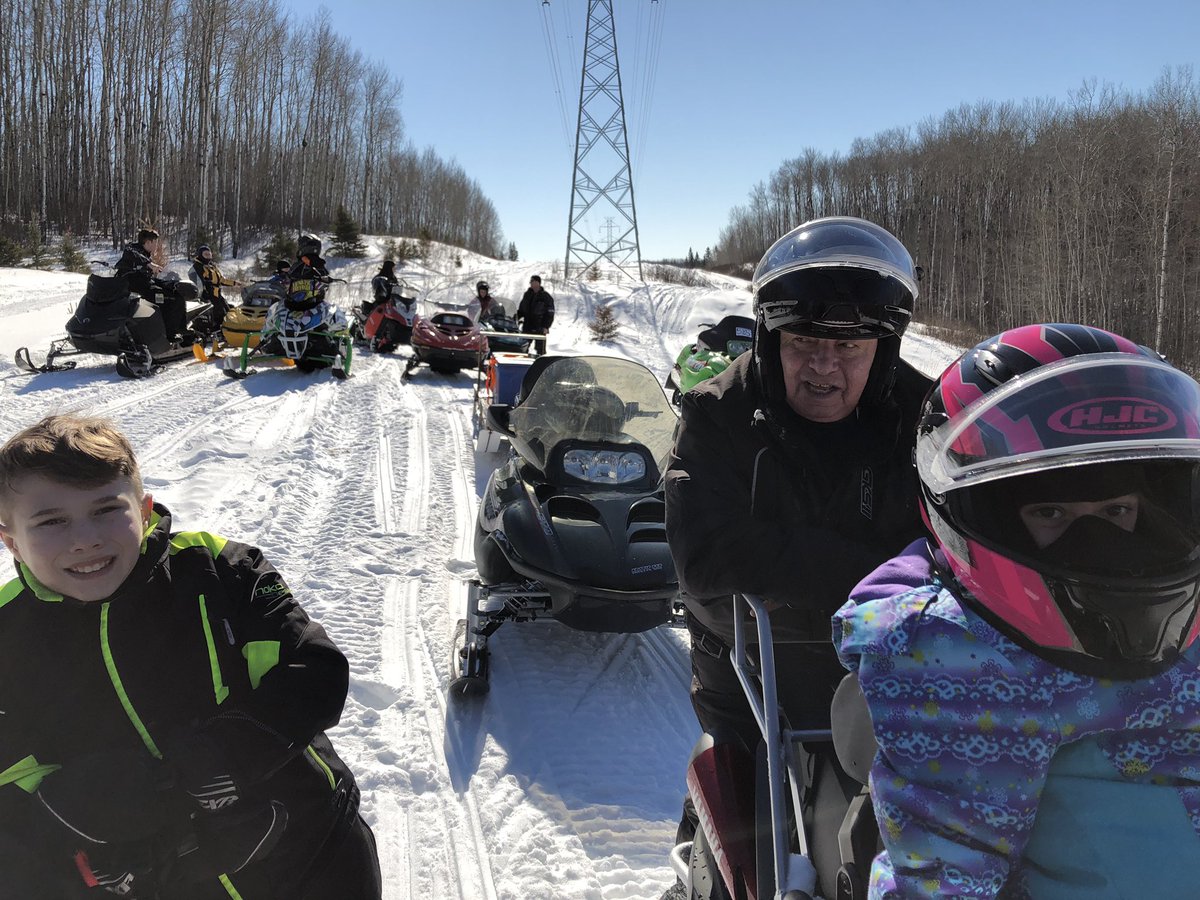 Beautiful day with family and friends #familythatskidoos #SundayFunday