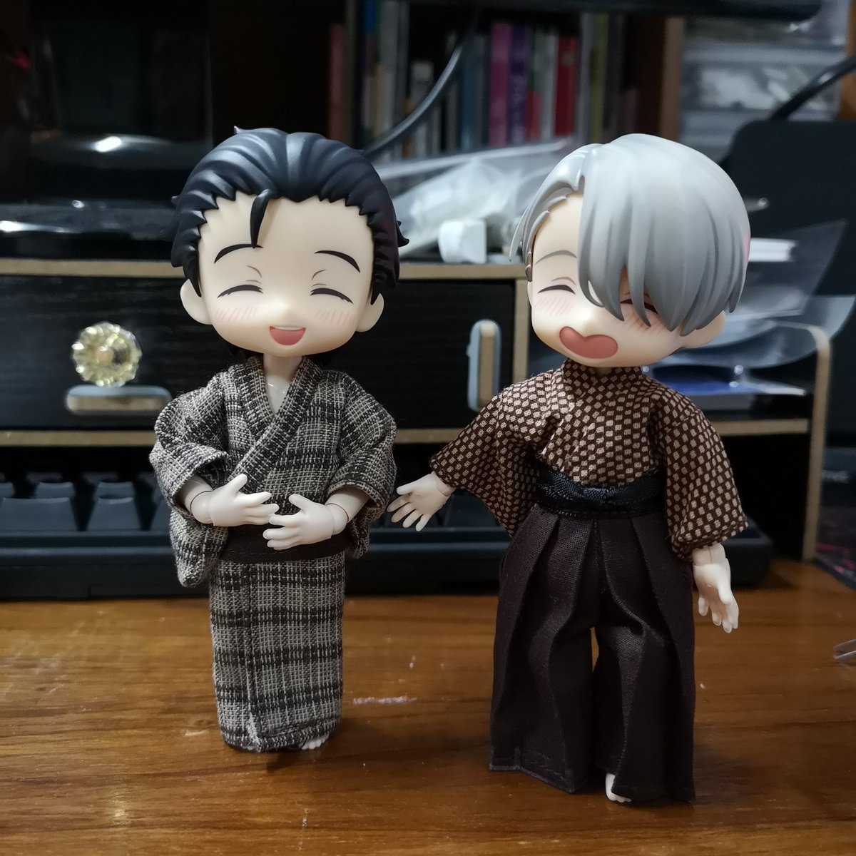 Tochiya's tweet photo. แบบชุดที่คิดจะออกขายในงาน มีตามนี้นะคะ
แบบ1ชิ้น ยูคาตะ แยกหญิงชาย
แบบ2ชิ้น เสื้อ+ฮากามะ แยกหญิงชาย
แบบ3ชิ้น เสื้อ+ฮากามะ+เสื้อคลุม มีแต่ของผู้ชายนะคะ
#nendoroid #obitsu11 #dolltopia #toukenranbu #yurionice #yoi #haikyuu #kashu #monoyoshi #yuri #victor #tsukishima https://t.co/jUvMAEfT4y
