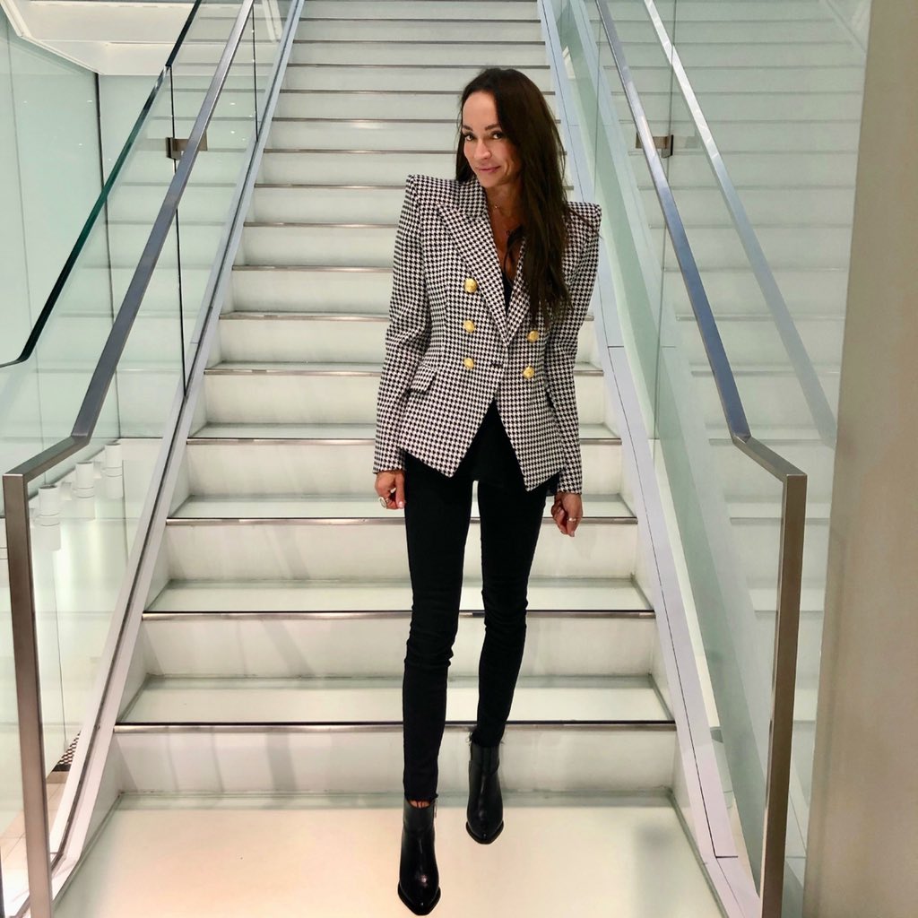 stylebykimxo's tweet photo. Shoulder pads...back in full force @Balmain @HoltRenfrew #fashionstylist #magazinecovershoot #freshmagazine 👌🏻 #kimxo https://t.co/7pUgRXf4UO