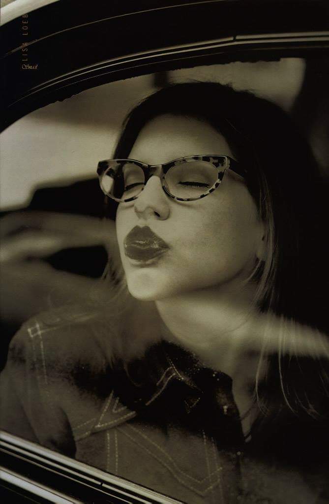 Lisa Anne Loeb
Birth 1968.3.11 Happy Birthday
 