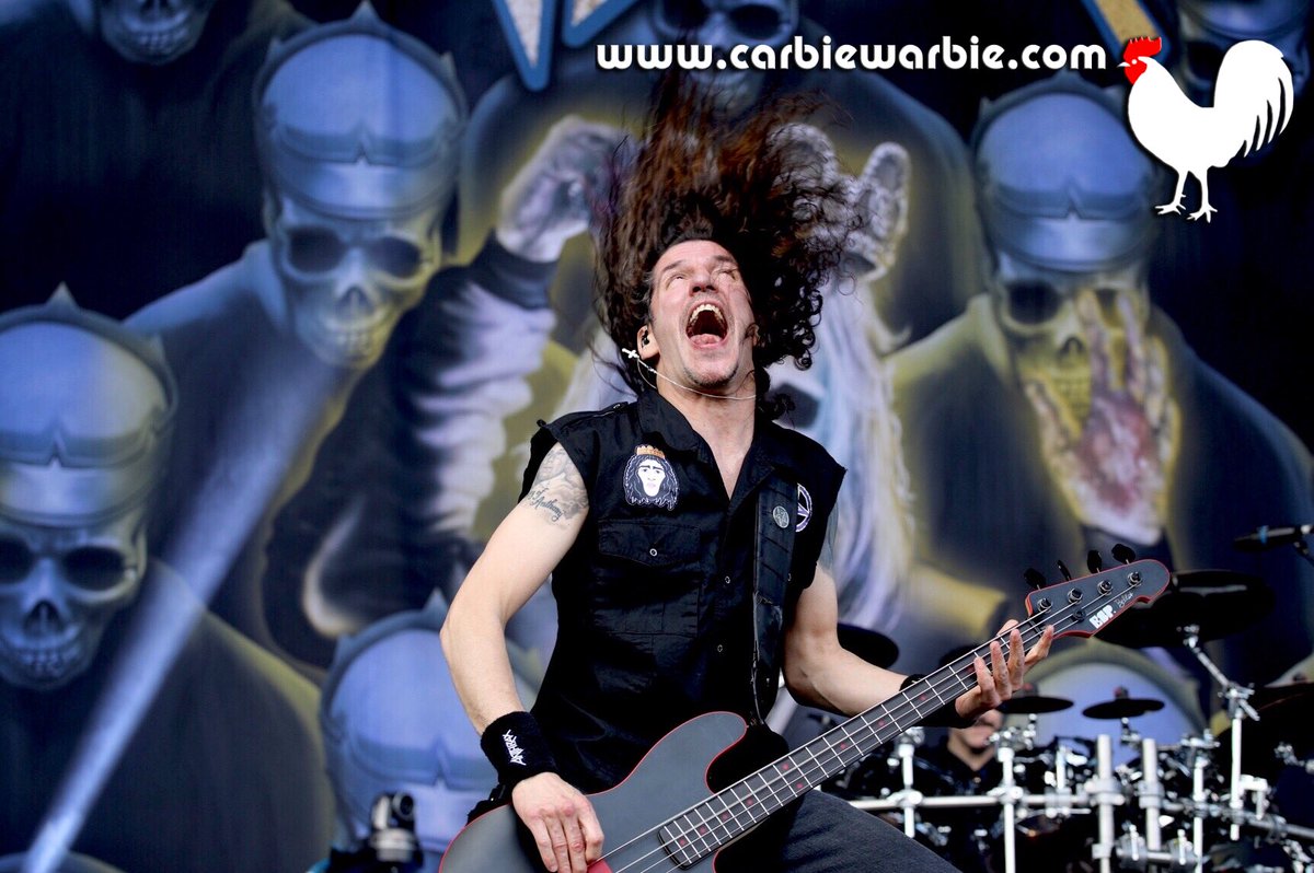 CarbieWarbie's tweet photo. ❤️ 💉 Love'll get you like a case of @Anthrax! They are killing it right now at @DownloadFestAU @SecretServicePR @LiveNationOzNz! ❤️⚡️🐓
#DownloadFest2019 #DownloadFestival2019 #LiveNation #LiveNationOzNz #UnifiedMG #SecretServicePR #DLAUS2019 https://t.co/ollQselUrO