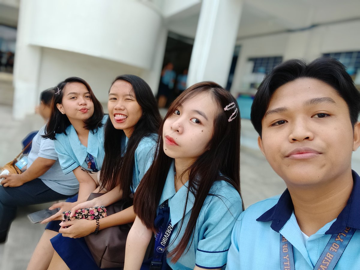 ziekenciso's tweet photo. Congrats to all graduating students ❤
#notobacklash
#roadtoynarescenter https://t.co/2scpjEPjvf