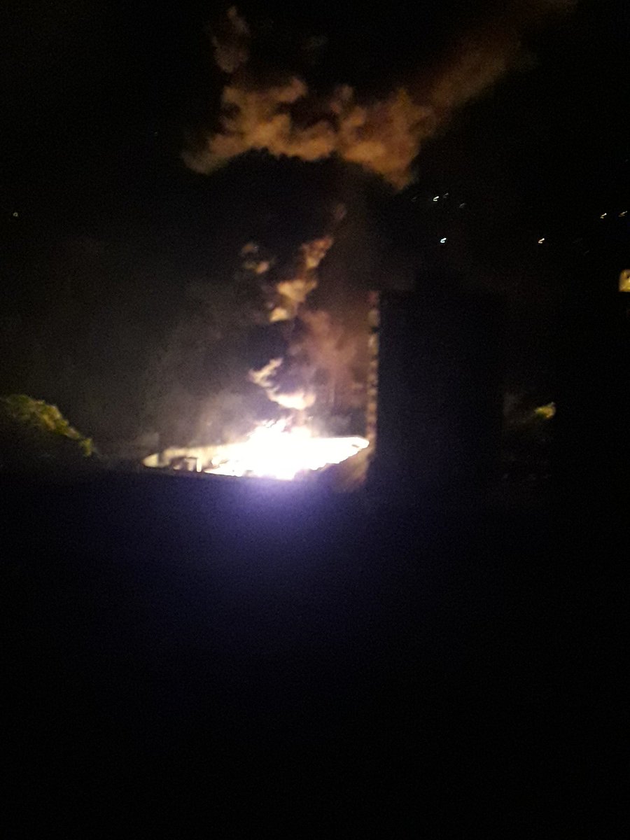 gamezsandra's tweet photo. Acaba de explotar la estación de corpoelec en la entrada de la ciudadela!!! https://t.co/6qR90tSY3K