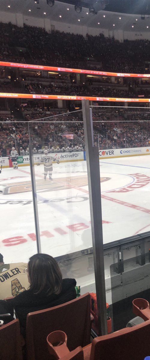 mel_about's tweet photo. My first @LAKings game of the season and we won ! So happy and so amazed on our last minute seats! #GOKINGSGO https://t.co/wKuqtjnTUZ