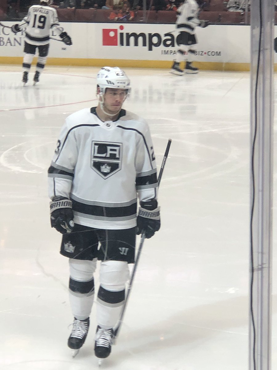mel_about's tweet photo. My first @LAKings game of the season and we won ! So happy and so amazed on our last minute seats! #GOKINGSGO https://t.co/wKuqtjnTUZ