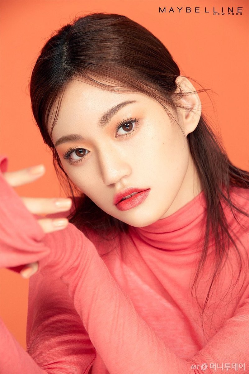 she’s so gorgeous 😭😭