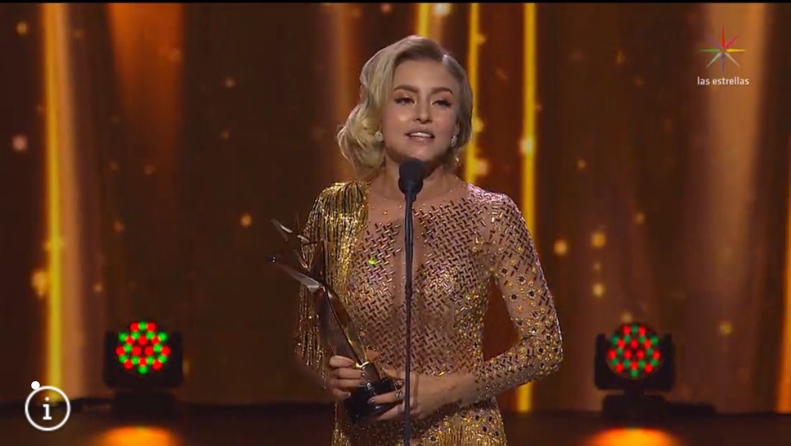 DeBoyer_88's tweet photo. Mi hermosa, eres lo más increíble de la vida!💓 @Anboy88 te mereces todo lo bonito del mundoooo, felicidades ❣️🎉 #premiostvnovelas2019 https://t.co/XqFDOftRVk