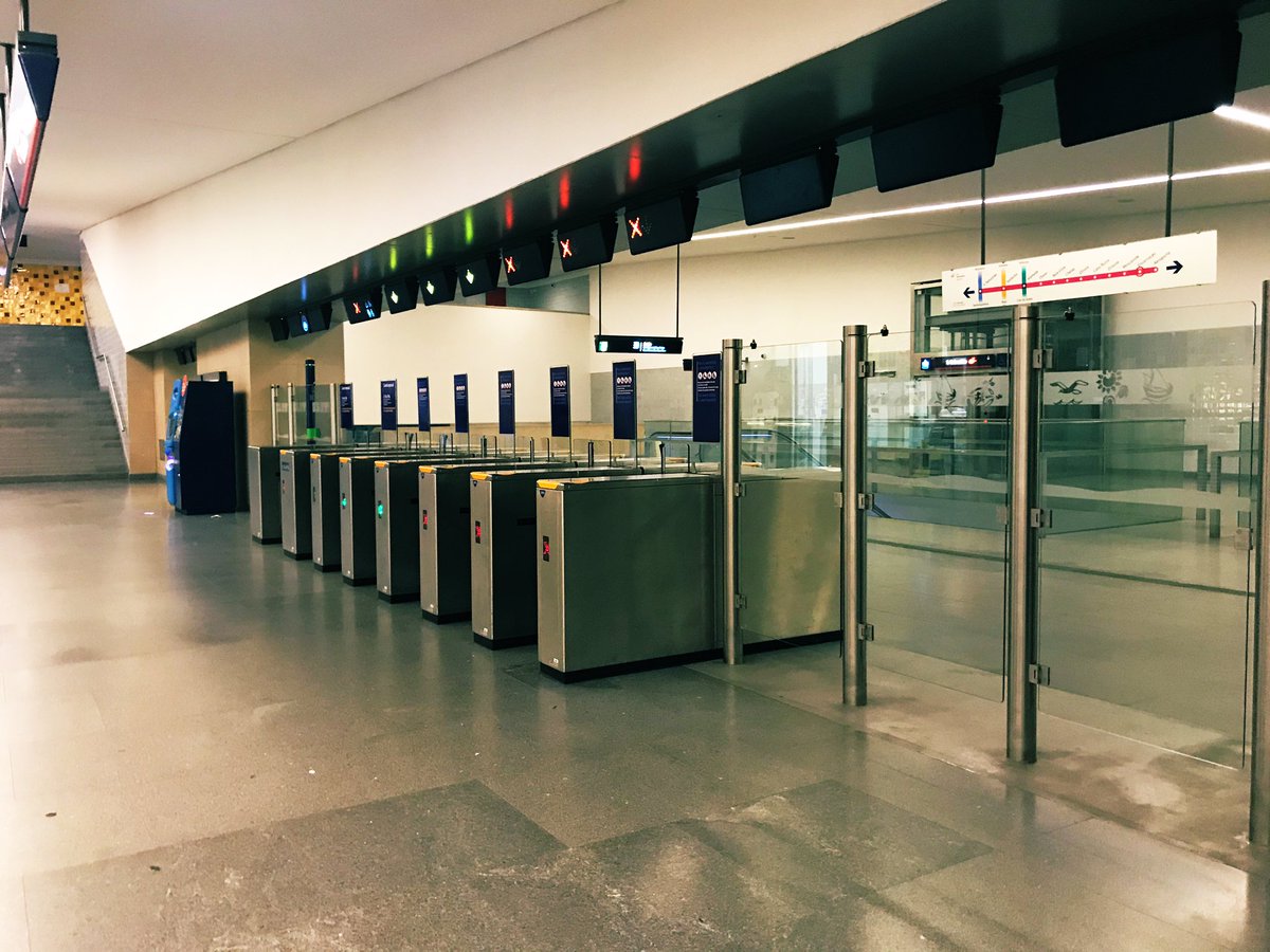 daybreak0204's tweet photo. METRO in Lisbon.
#Encarnaçào
#lulusasa https://t.co/XijU1HtFw6