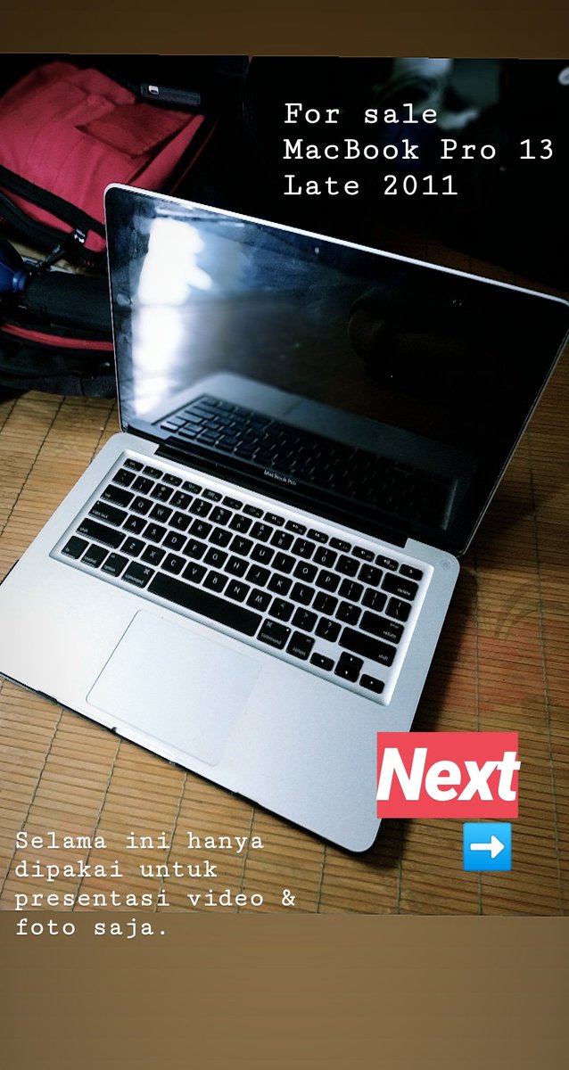FRHcheko's tweet photo. Saya mau jual MacBook Pro 13.
Jarang sekali dipake. Seringnya ditongkrongin saja kalau ada meeting sama klien, cuma buat presentasi video &amp; foto. Barangkali minat. Silakan. https://t.co/PpcCw5qzbd