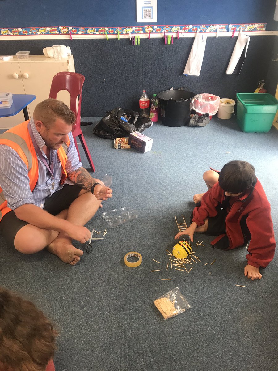 DpsMaker's tweet photo. Some great ideas for making a trailer with the @BeebotCo this afternoon. Our next step: giving and receiving feedback. That’s what a good collaborator does! #MakingAtDPS #TLIF #CoreBeliefs https://t.co/txfYtdWVwQ