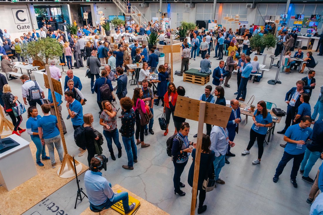 Gouden Giraffe (@goudengiraffe) on Twitter photo Stem voor de Gouden Giraffe Publieksprijs! Wie organiseerde het meest creatieve eventconcept? Bekijk de pitch van Festival van de Toekomst <a href="/zuid_holland/">Provincie Zuid-Holland</a>: youtu.be/btOLQaZWRVU en breng uw stem uit via bit.ly/2IY0aHP! #gg18 Stem voor de Gouden Giraffe Publieksprijs! Wie organiseerde het meest creatieve eventconcept? Bekijk de pitch van Festival van de Toekomst <a href="/zuid_holland/">Provincie Zuid-Holland</a>: youtu.be/btOLQaZWRVU en breng uw stem uit via bit.ly/2IY0aHP! #gg18
