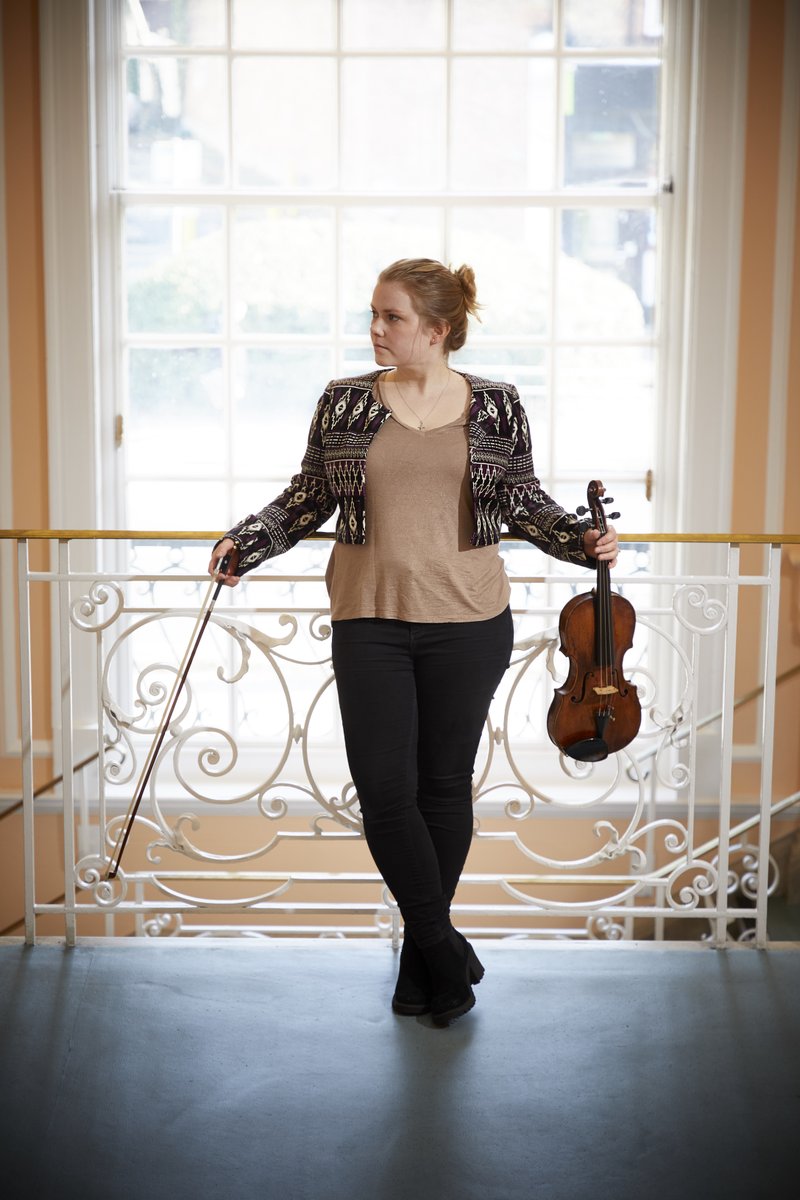 abbie_davis_000's tweet photo. Photoshoot with my new (but very old) violin courtesy of @wg_sutton
#newviolin #violin #violinist #newoldviolin #violinphotography #photography #fun #promo #photos https://t.co/LJNkkLLHfo