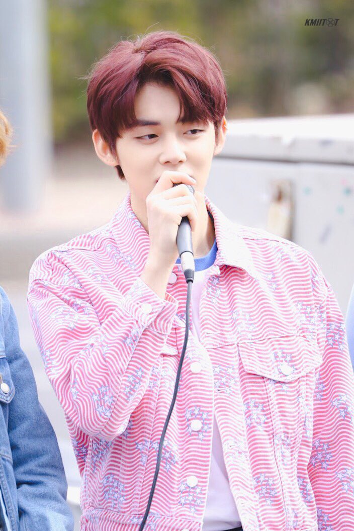 KMIITXT's tweet photo. 190309 🎤

#연준 #YEONJUN #ยอนจุน 
#TXT #TOMORROW_X_TOGETHER https://t.co/wY13XDL5BZ