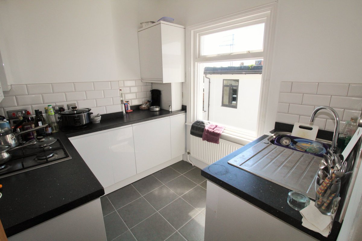phillipsstill's tweet photo. *** NEW PRICE ***

Check out the new price of this delightful two bed apartment situated just a stone's throw away from Hove station!

https://t.co/p63wHYhDZE https://t.co/omMzIdyLgK