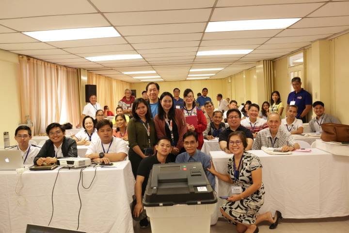 COMELEC's tweet photo. The COMELEC Education and Information Department (EID) conducted a #VCMDemo for @PPCRV volunteers and coordinators on March 7, 2019, as part of our continuing #VoterEd drive for the #NLE2019. Request for your own demonstration by sending an e-mail to aesdemonstration@gmail.com! https://t.co/vnCPNgwSYf