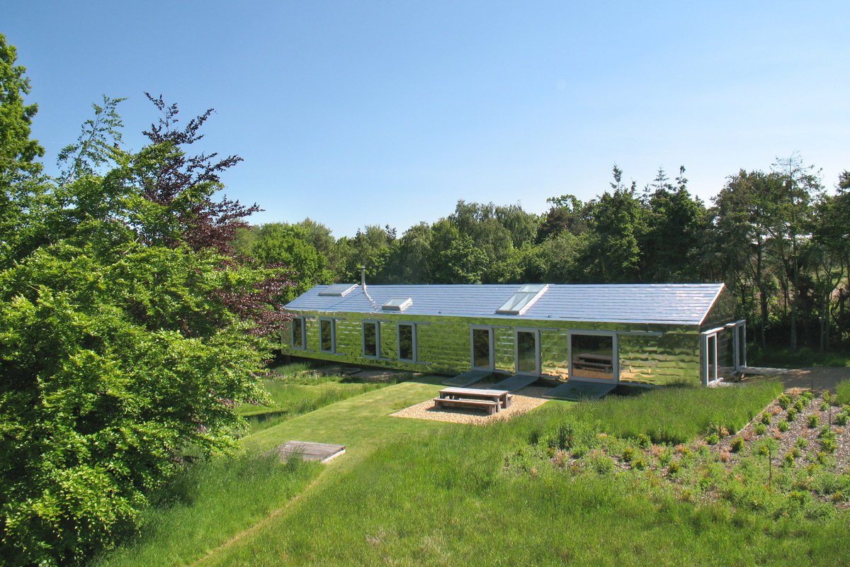 LivingArch's tweet photo. Planning a UK-based vacation around the Easter break? Choose a holiday in a house designed by a world-leading architect and equipped to the highest standard. See our website to book last available dates at #LongHouse, #BalancingBarn and #DuneHouse. https://t.co/gsCCIwGo1i https://t.co/Hreo38WuqR