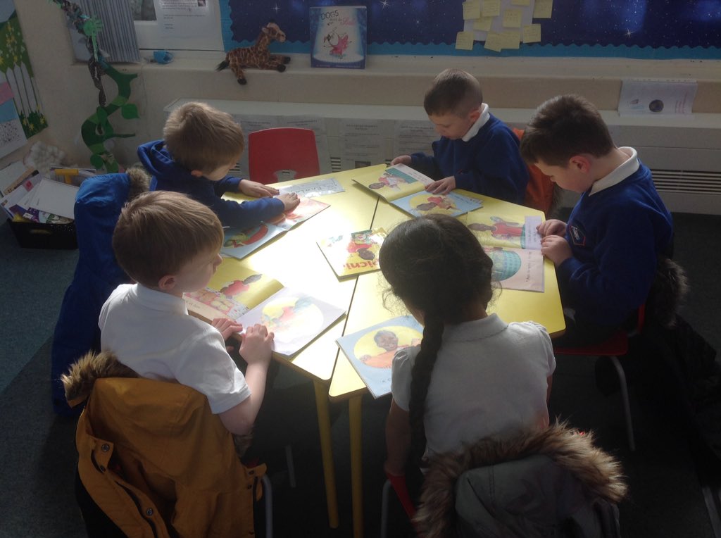 TH_Reception's tweet photo. Everyone busy learning #THLearnR https://t.co/0aeA5letry