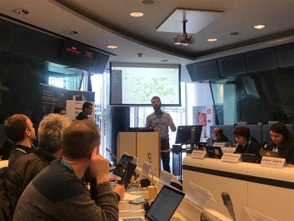 Teams are presenting their results. Good luck to all! #euBDhack