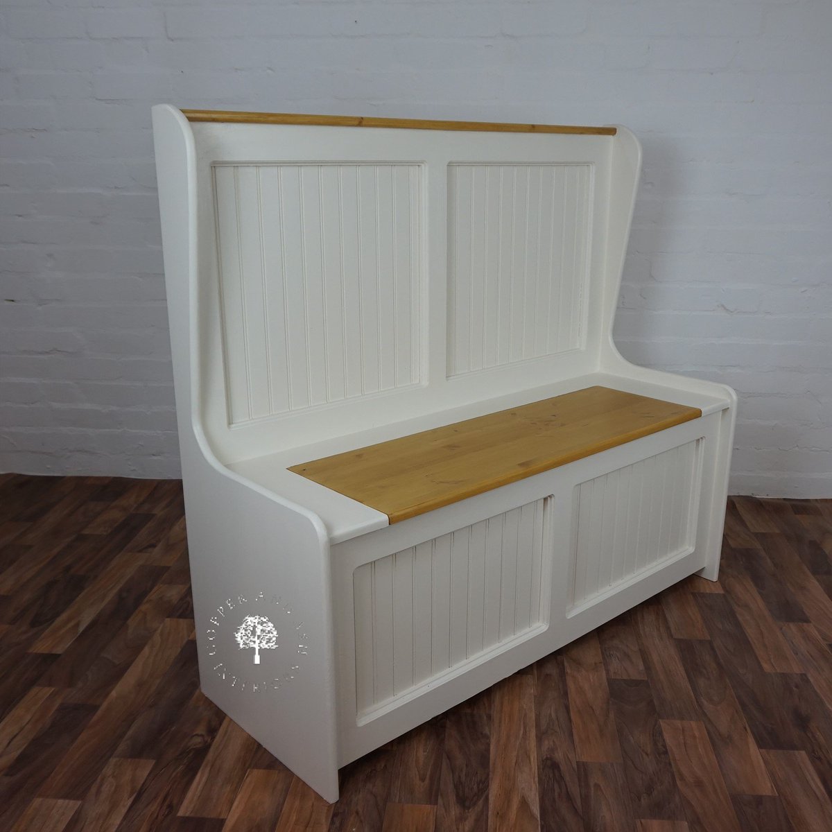 CopperandAsh's tweet photo. Another of our fabulous monks benches with storage is ready to head to it's New home  ! This time in a classic Antique White and medium oak and designed with dining seating in mind 😍
#handmade #solidpine #handpainted #monksbench #storage #diningroom #classicstyle #farmhousechic https://t.co/EhGpxYeCRp