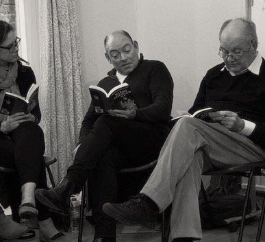 𝑃𝑜𝑡𝑒𝑛𝑡𝑖𝑎𝑙 ℎ𝑜𝑙𝑑𝑠 𝑎𝑝𝑝𝑒𝑎𝑙..Never a truer word spoken after the read through of #KingCharlesIII #JUNE co-production <a href="/BCPSW13/">Barnes Community Players</a> 
Our cast bring Mike Bartlett's beautifully rich text to life
4-8 June | 7.30pm #tickets wildducktheatre.com
#longlivetheking #theatre