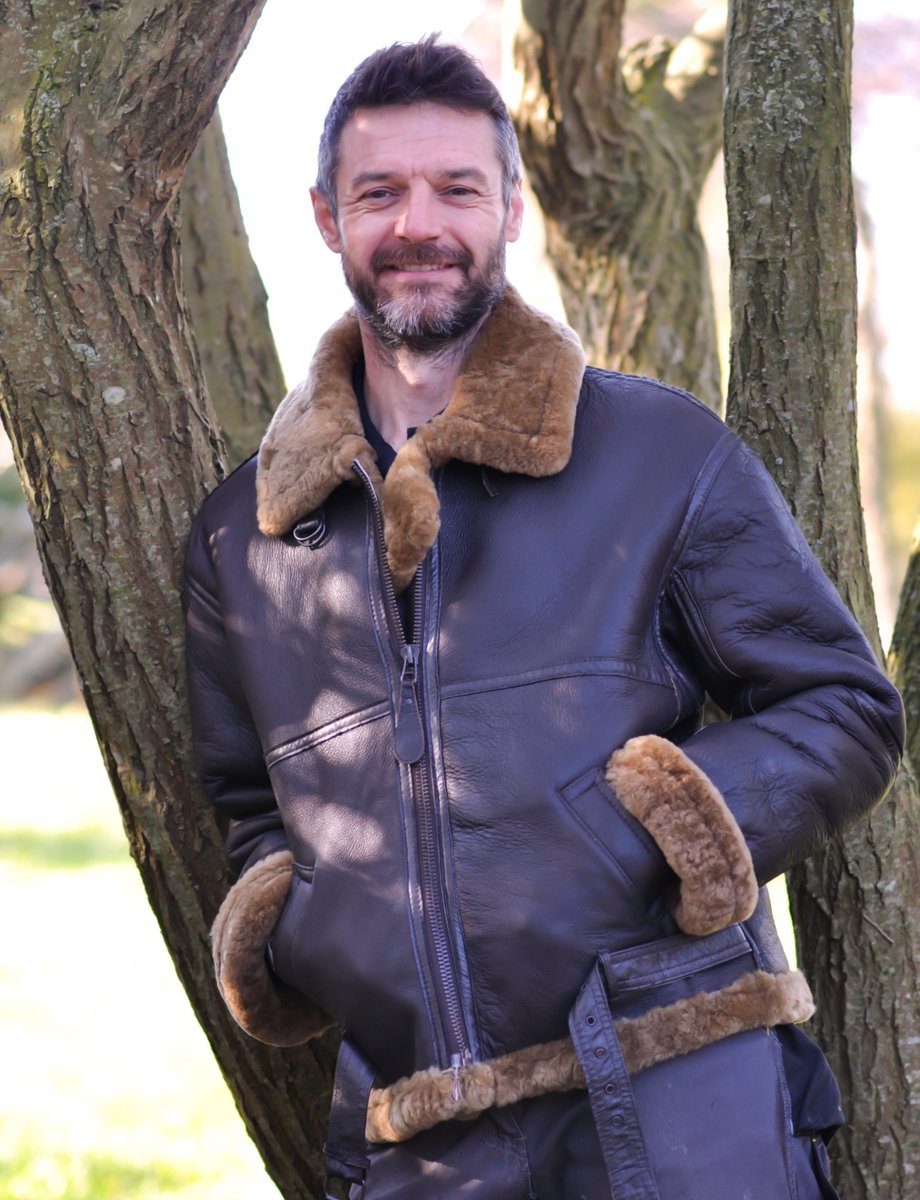 SheeplandLtd's tweet image. Ever wanted your very own genuine Sheepskin Flying Jacket? Now is the time to look at our incredible, end of line sale, reduced from £499, starting at just £375! Only a few sizes left! 
Have a look now: ow.ly/F6bV50mXjUT
#sheepskinjacket #flyingjacket #buybritish #sale