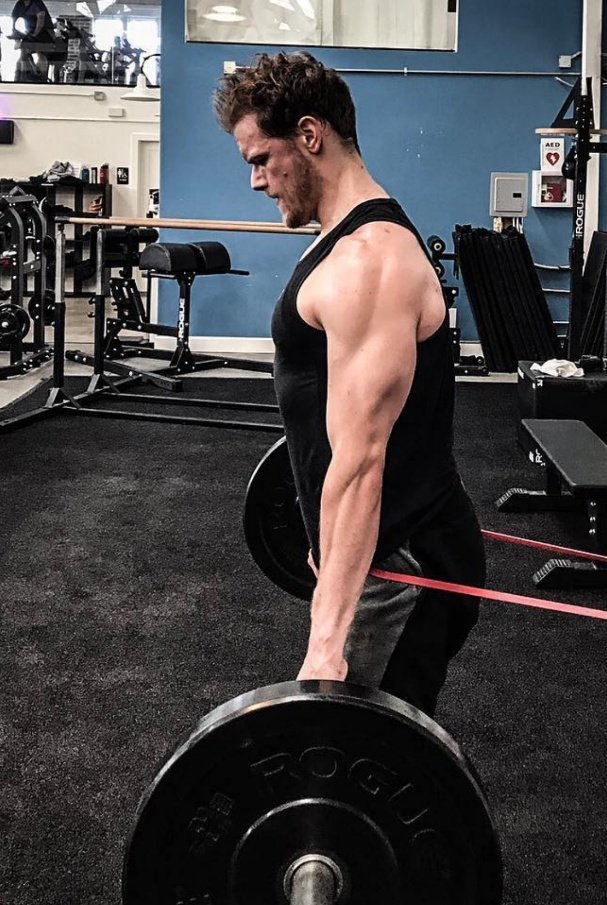 Sheugs's tweet image. Heard you were looking for a bit of #MondayMotivation
Here&apos;s @SamHeughan lifting a 1000lbs while tied to a wall with a bungee cord.
Now, aren&apos;t you HAPPY to do your #30DayPlankChallenge 😜
💪💪👊
@MyPeakChallenge
@MPCFitlanders @barbaramills1 @sarahjaswim @LaurelSchuett @pjl24