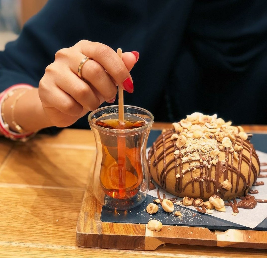 PappaRotiUAE's tweet photo. The perfect combo for a Monday morning. ❤️☕ P.C - @_zakooy
#weekdays #lotusbisuit #nutellatopping #coffeeandbun #coffeeshops #lovecoffee #papparotibuns #loveforfood #instagood #instafood #instalove #foodbloggers #foodiesforlife #combomeal #loveforbuns #foodpictures https://t.co/ZCKwwTcdfP