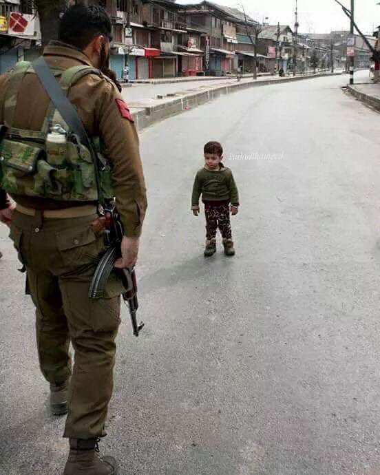 Komal_Pakistan's tweet photo. Fear is a reaction but Courage is a DECISION 💪

#Kashmir #Palestine 
#KashmirisWantFreedom https://t.co/nAf2K8pAsZ