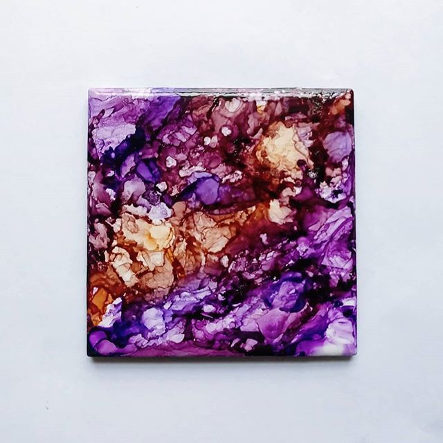 AHmygdala's tweet photo. Tonight I covered up my first attempt on ceramic with this. 💜🧡 I'm much happier with the way it turned out this time around!  No 🔥 this time, just my trusty heat gun. 
#inkandore #fluidartist #fluidart #breareese #alcoholink #ceramictiles #lavender #… https://t.co/JyfMa2vXxw https://t.co/oSHlPknENA