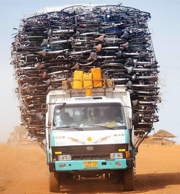 ThirtyOneBikes's tweet photo. Des images bien souvent vues en Afrique 🤪🤪🤪, clique sur j’aime si toi aussi tu as déjà vu ça ou que tu as déjà vécu en Afrique...
.
#thirtyonebikes #ebike #bike #velo #afrique #africa https://t.co/8pY7o4lueB
