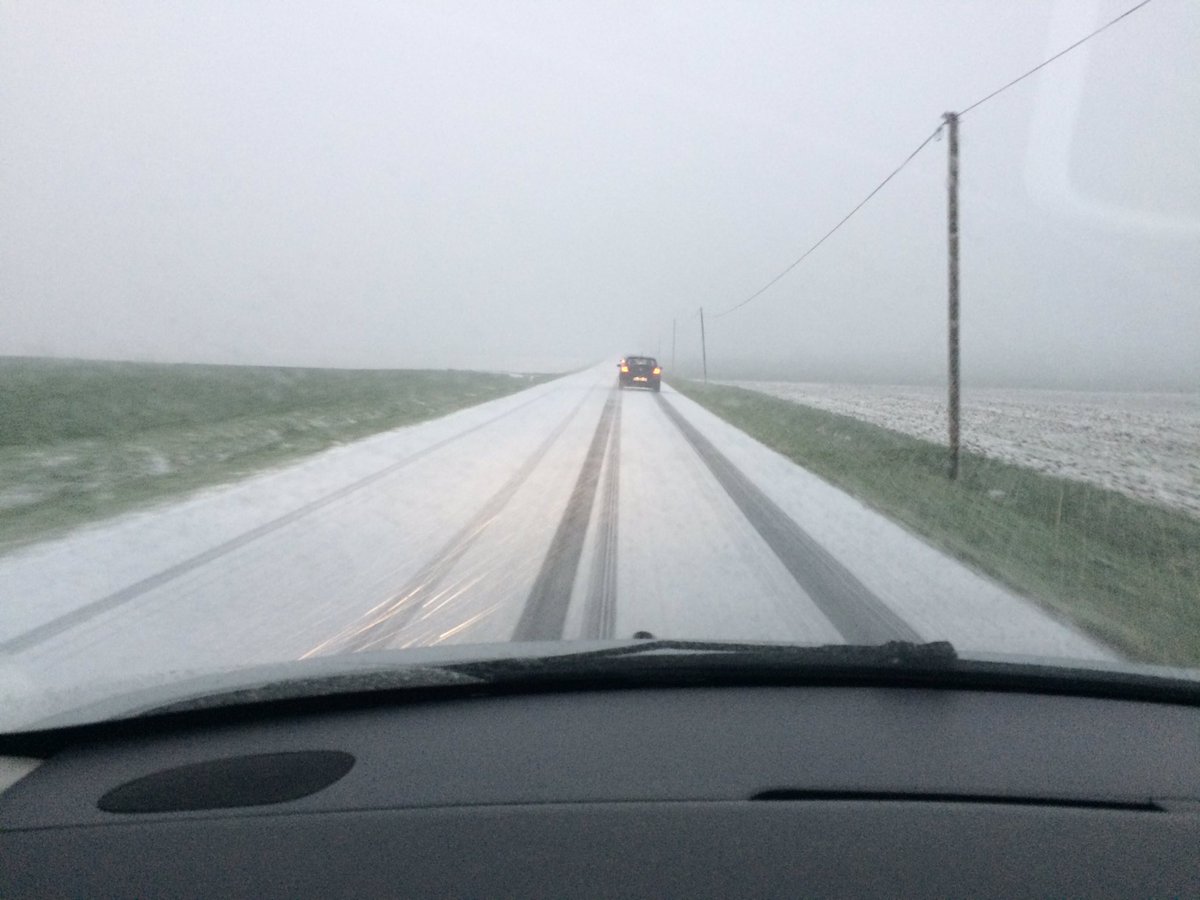 Petite surprise du matin ☃️
#neige #orbaislabbaye #marne #champagneardennes #retourdelhiver