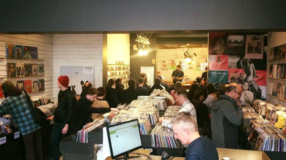 Zaterdag brachten we een exclusieve pre-release showcase in Dé platenzaak van Leuven en omstreken. <a href="/BilboRecords/">Bilbo Records</a> #wardrobe #givingupaghost #bilborecords #instoregig #newalbum #release