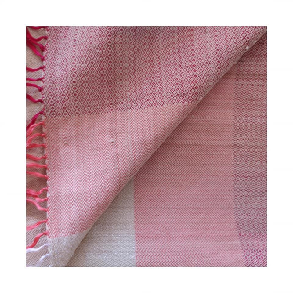 Soieries's tweet photo. FRENCH WEEK 2019 #SiemReap
‼️ Lotus en Soie scarf ‼️
For the theme “Cambodia Earth &amp; Water” we associated our silk thread with the 100% ecological lotus fiber of SAMATOA LOTUS TEXTILES . Bravo to Sreyvann our weaver who work 15 days on this master piece. https://t.co/JspeAx2i2x