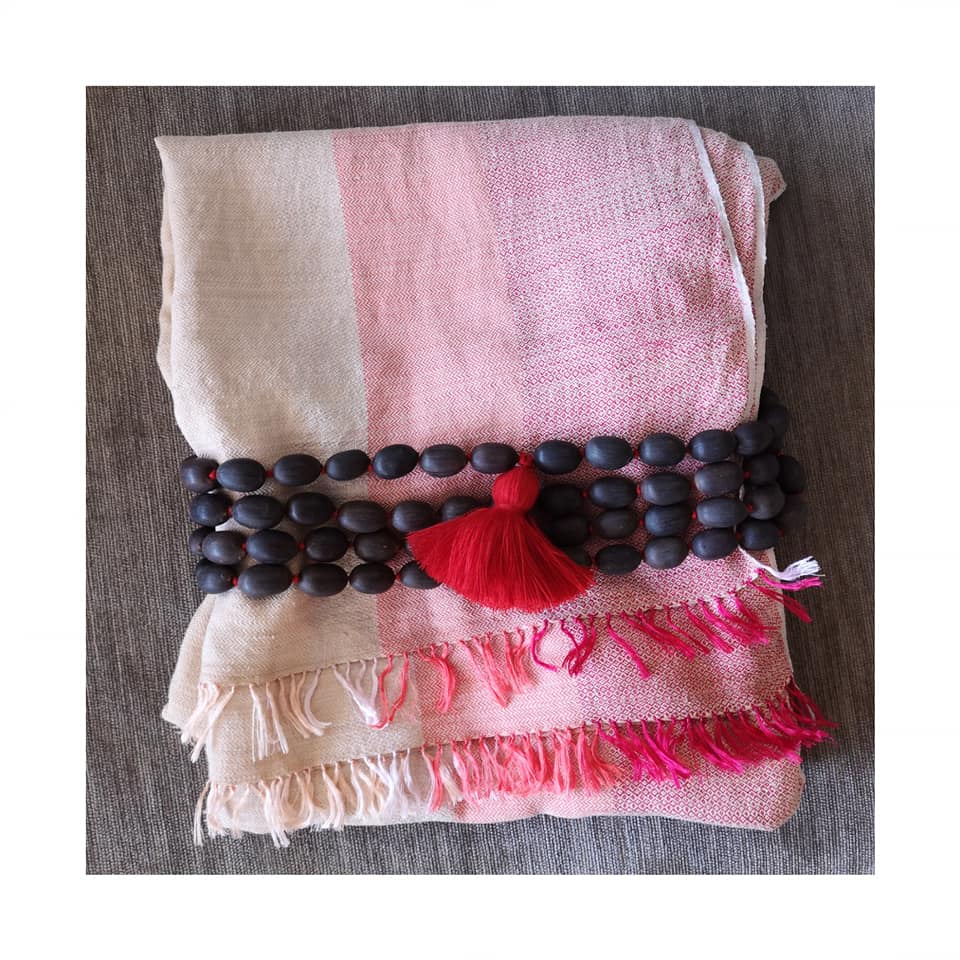 Soieries's tweet photo. FRENCH WEEK 2019 #SiemReap
‼️ Lotus en Soie scarf ‼️
For the theme “Cambodia Earth &amp; Water” we associated our silk thread with the 100% ecological lotus fiber of SAMATOA LOTUS TEXTILES . Bravo to Sreyvann our weaver who work 15 days on this master piece. https://t.co/JspeAx2i2x