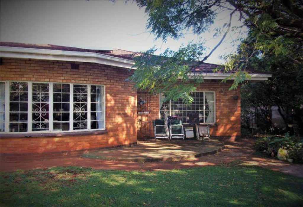 listurpropertyS's tweet photo. Exceptional bargain house! @ Three Rivers

Mr.Hannes Jamneck  From  De-Properties

https://t.co/v4oHAAx0L1
#SaleProperties #PropertyIn https://t.co/EQVvVUxFpo