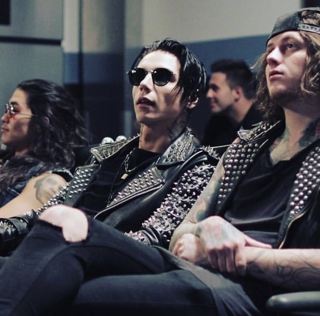 ParadiseCityFC's tweet photo. When #ParadiseCity comes out who will you be watching it with?
.
#AndyBiersack #BooBooStewart #BenBruce
.
👇🏼COMMENT BELOW👇🏼 https://t.co/v2fD8NHz0p