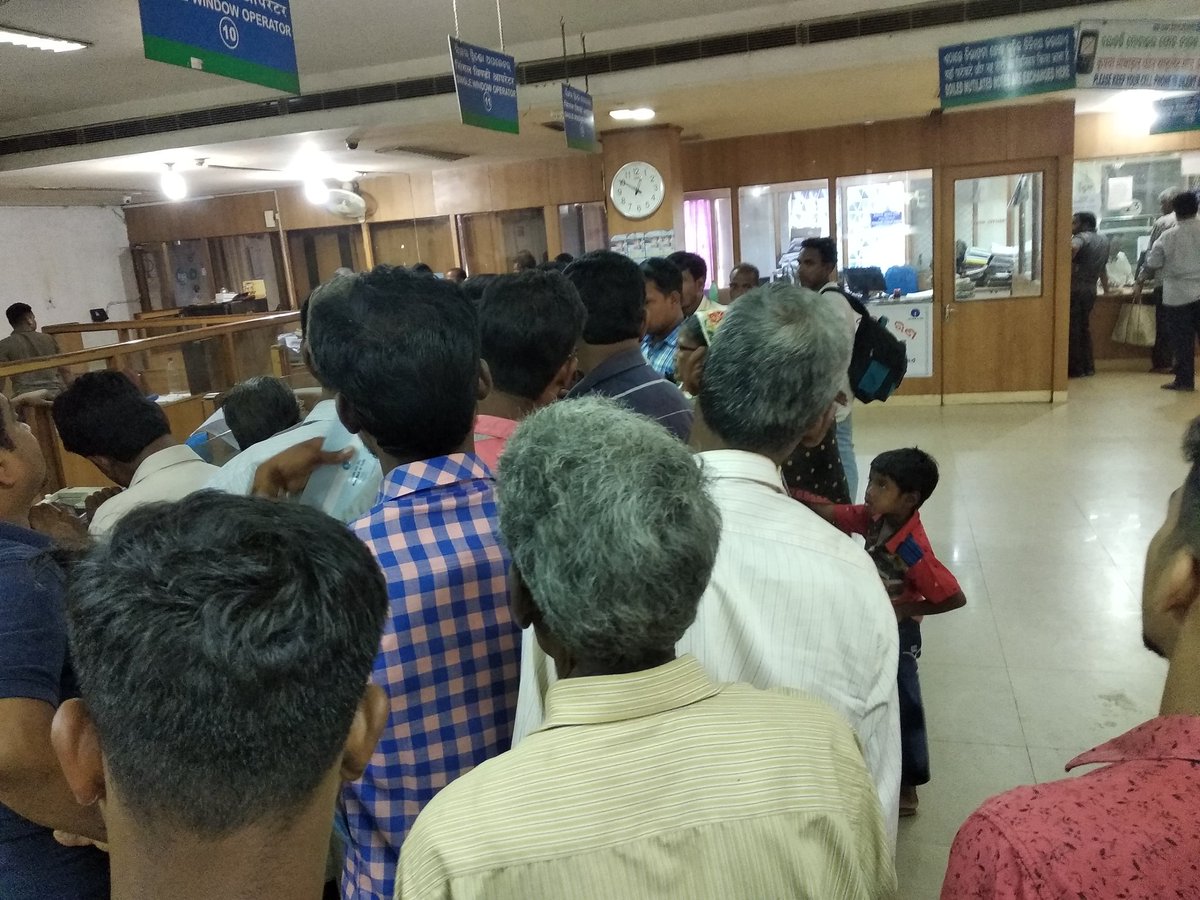 Luck1621's tweet photo. @TheOfficialSBI please look at your talcher main branch how chaotic it is also it doesn't have adequate staffs, people are constantly loosing their time by standing in queue. Is this what for are you deducting money as minimum charges for?? https://t.co/zyfx2dVrmu