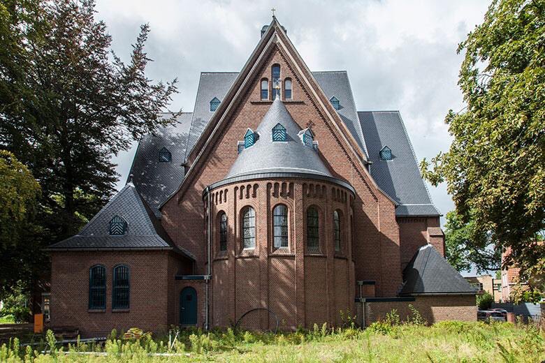 Hap035's tweet photo. Is deze kerk jouw favoriet voor de Hilversumse Architectuurprijs? De Clemenskerk begint aan zijn tweede jeugd. Een herbestemming van een rijksmonument, en sprong in de toekomst…

Kijk hier om te stemmen: https://t.co/WxTmqPkXNC https://t.co/UtTxQRgooV
