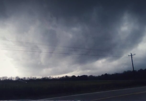 AdamBenner1's tweet photo. @NWSMemphis Image of the Goat Island tornado https://t.co/TF5icAQ47W