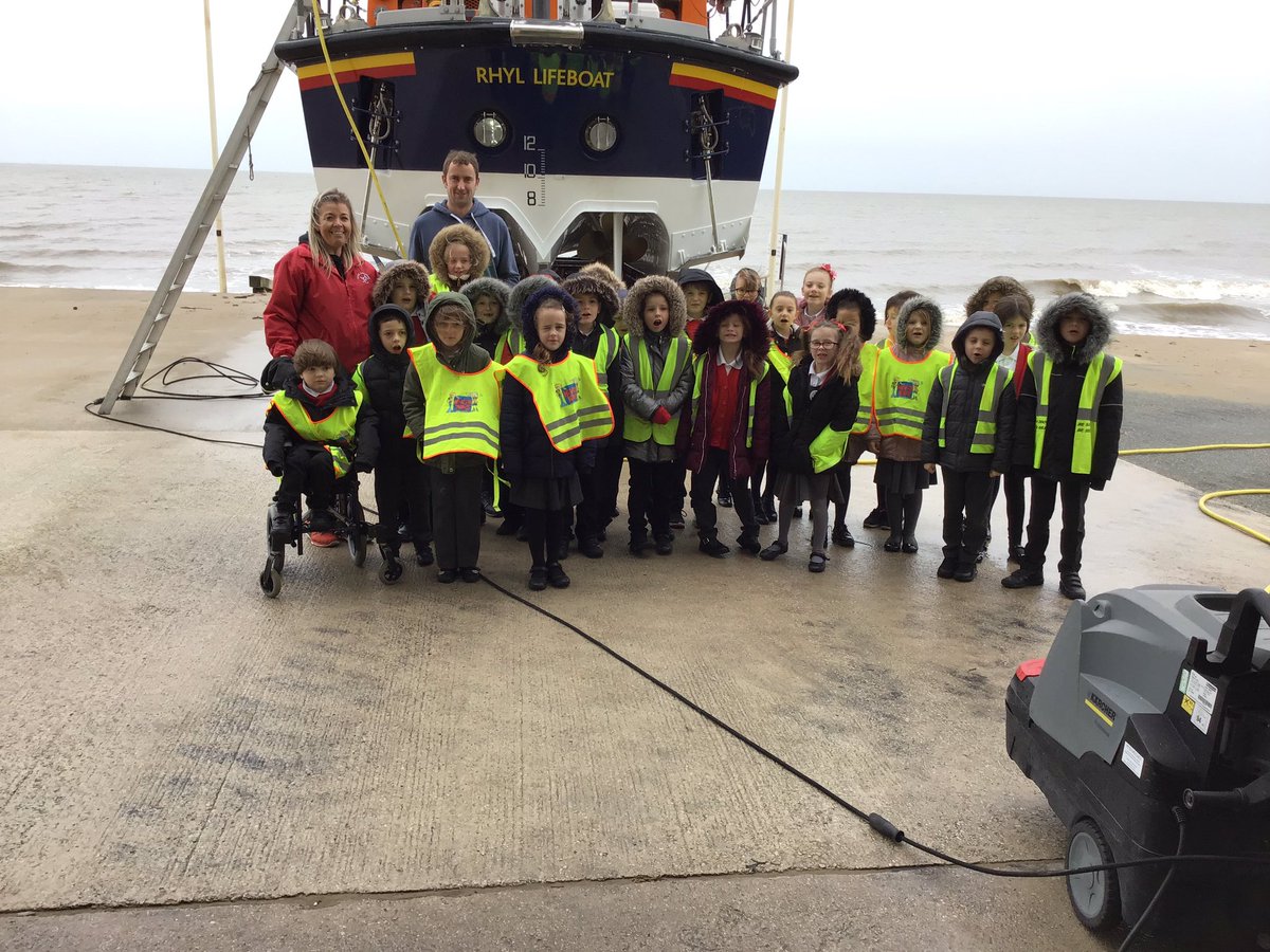 dosbarth3B's tweet photo. @YsgolEmmanuel Diolch i Mr Wilde a Derek am RNLI ar Dydd Gwener. Bl. 3 had a great morning hearing about all the amazing things you do. https://t.co/oZALPJMunL