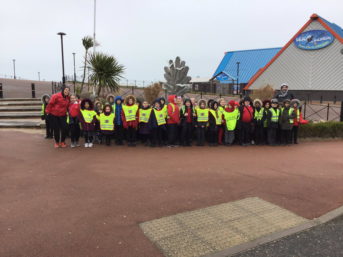dosbarth3B's tweet photo. @YsgolEmmanuel Diolch i Mr Wilde a Derek am RNLI ar Dydd Gwener. Bl. 3 had a great morning hearing about all the amazing things you do. https://t.co/oZALPJMunL